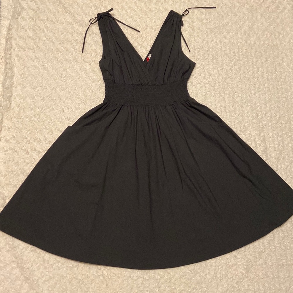 Love this lil black dress!